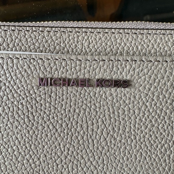 Michael Kors Leather Light Grey Card Case - Picture 2 of 5